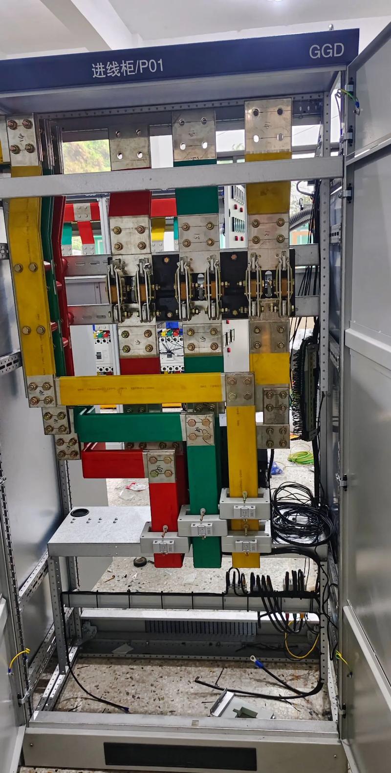 变配电设备应有完善的屏护装置,所用遮拦的高度不应低于多少米?_百度... 变配电设备应有完善的屏护装置,所用遮拦的高度不应低于多少米?_百度...