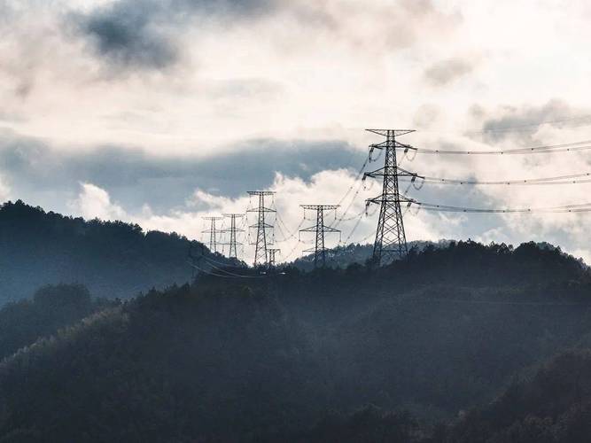 输电线路平断面图五条线 中 上面2条是什么意思下面三条我知道了_百度知...